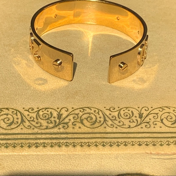 🦋SALE🦋 Gold bracelet - Picture 2 of 3